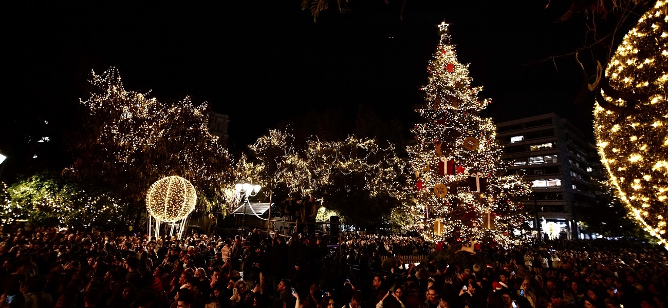 H Αθήνα γιορτάζει τη φωταγώγηση του Χριστουγεννιάτικου δέντρου – φωτορεπορτάζ από το Xinhua